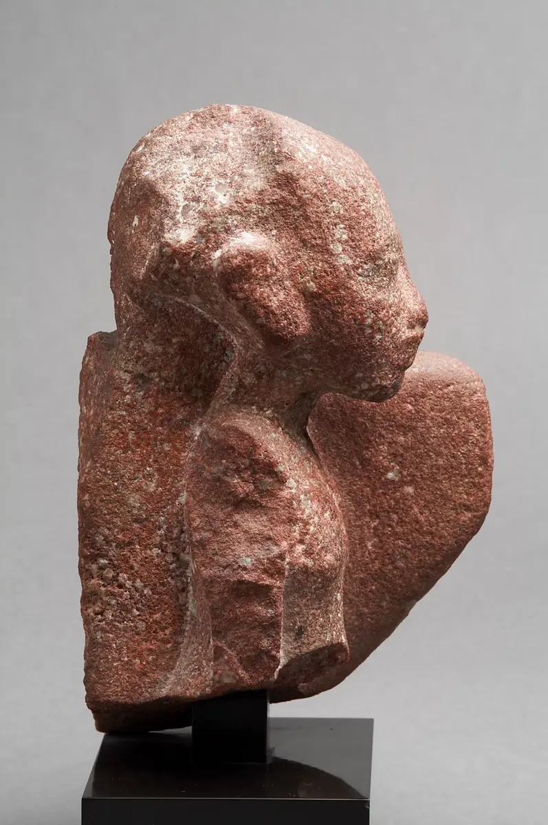 Fragmentierte Statuette einer Amarna-Prinzessin