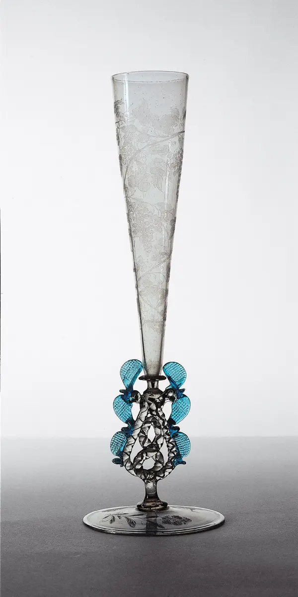 Flügelflöte mit diamantgraviertem Weinlaubdekor