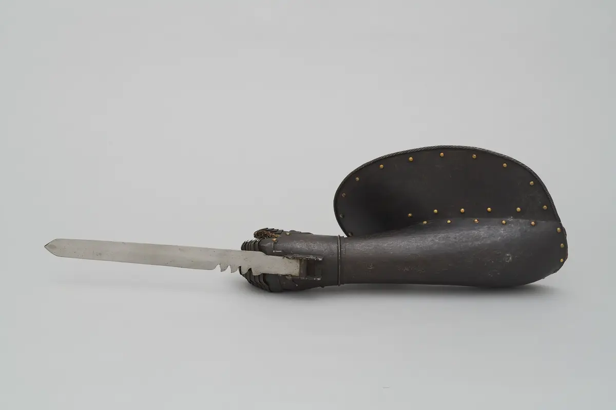 Handschuh mit halbem Schild und klappbarer Klinge