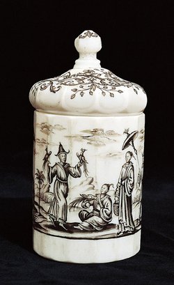 Deckelkrug mit Chinoiserien