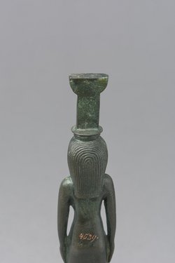 Göttin Nephthys, schreitend