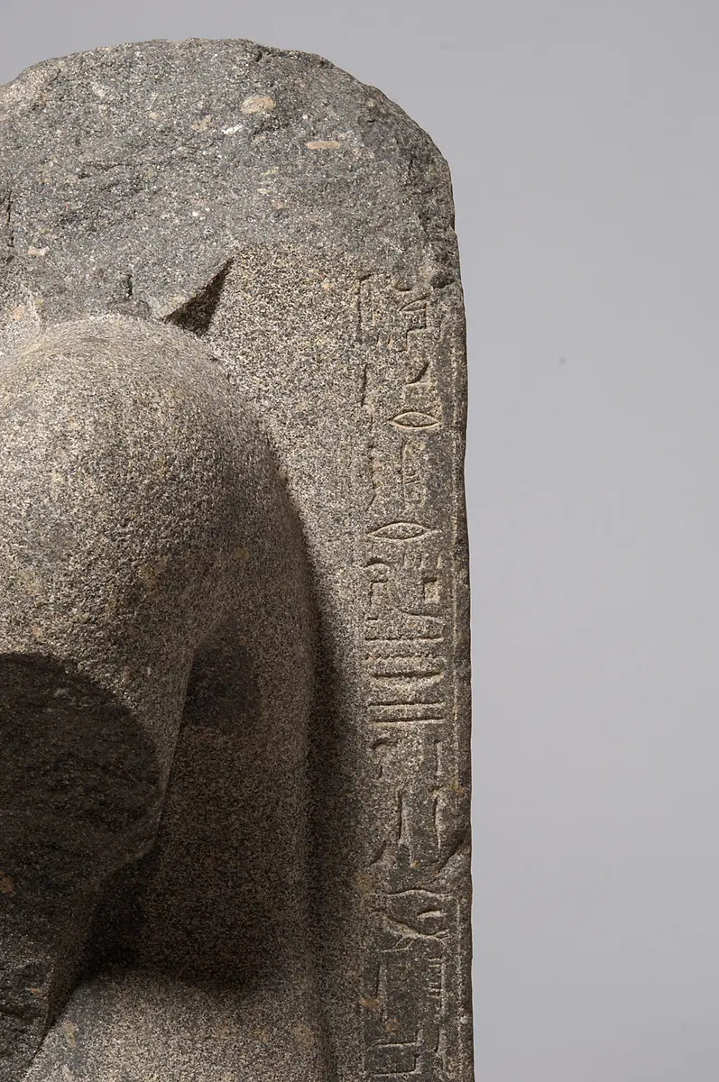 Fragmentierte Statue des Cha-em-waset