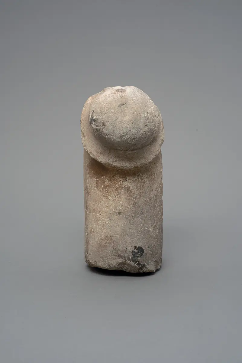 Großer Phallus, Fragment einer Statue?