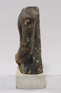 Torso der Gewandstatue eines Mannes