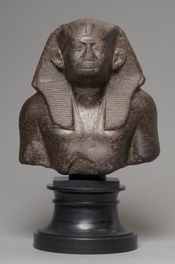 Oberteil einer Statue des Königs Amenemhet III.