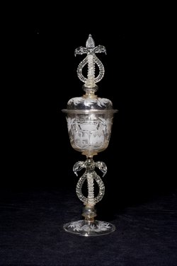Deckelpokal mit Wappen der Familien du Faing und Morel-Tangry