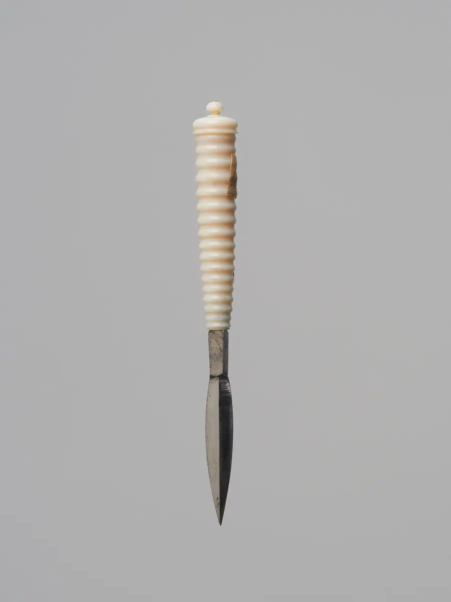 Messer eines Schreibzeugs in Gestalt einer Säule