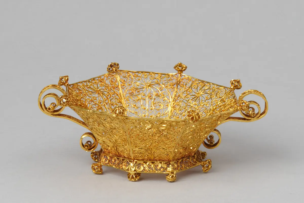 Körbchen aus Goldfiligran