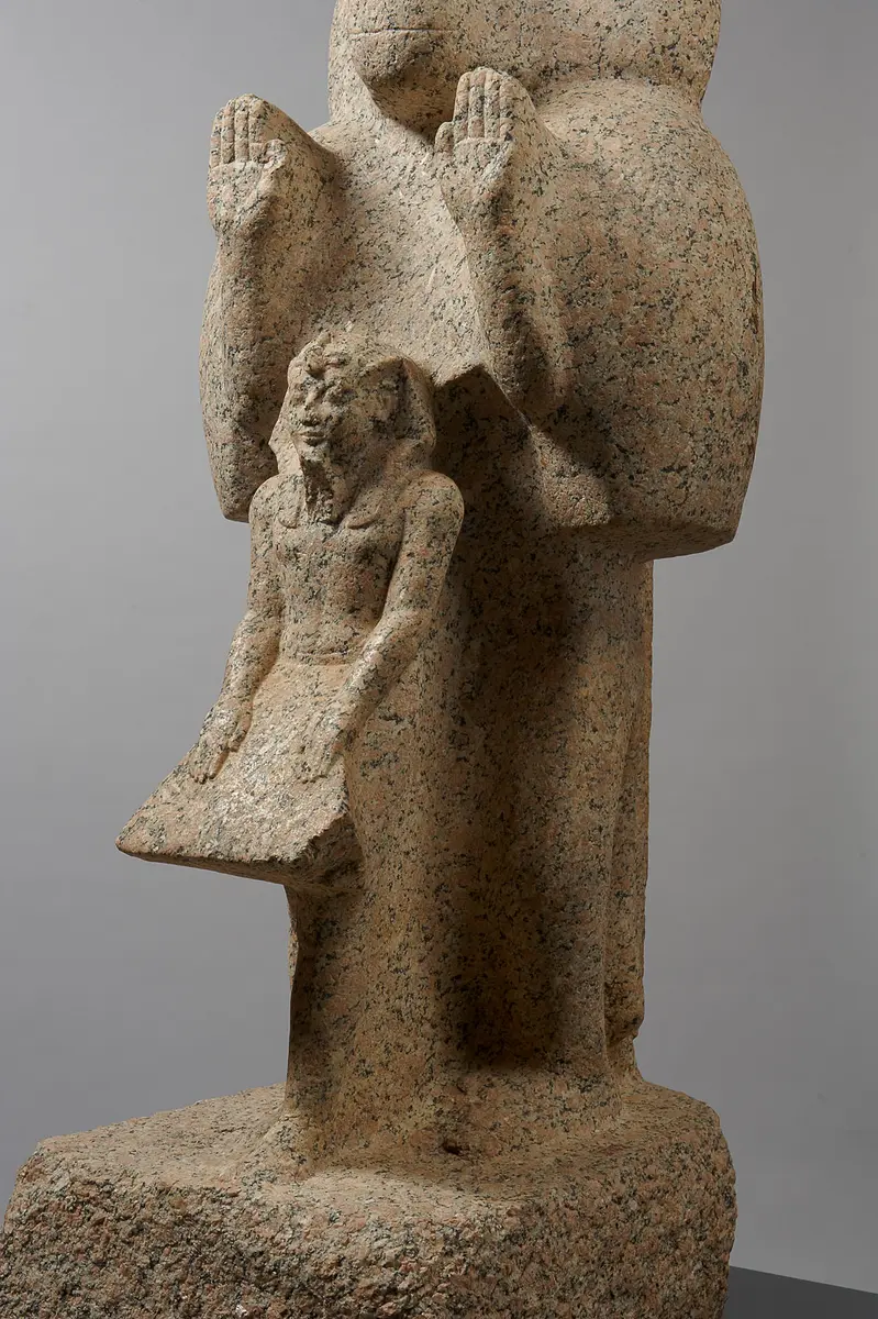 Mantelpavian mit König