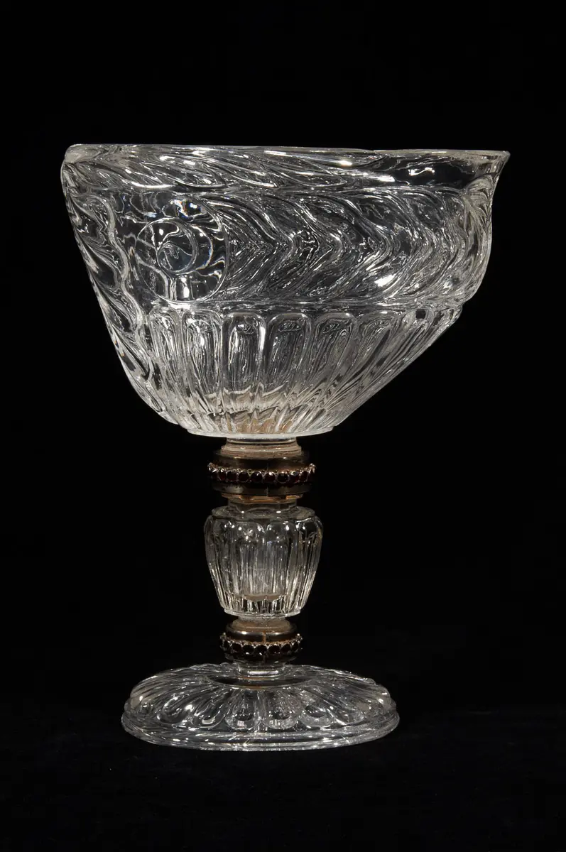Muschelförmiger Pokal