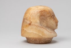Kanopendeckel in Form eines Menschenkopfes