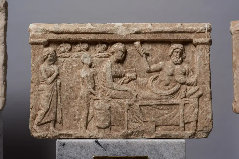 Weihrelief: Heroenmahl