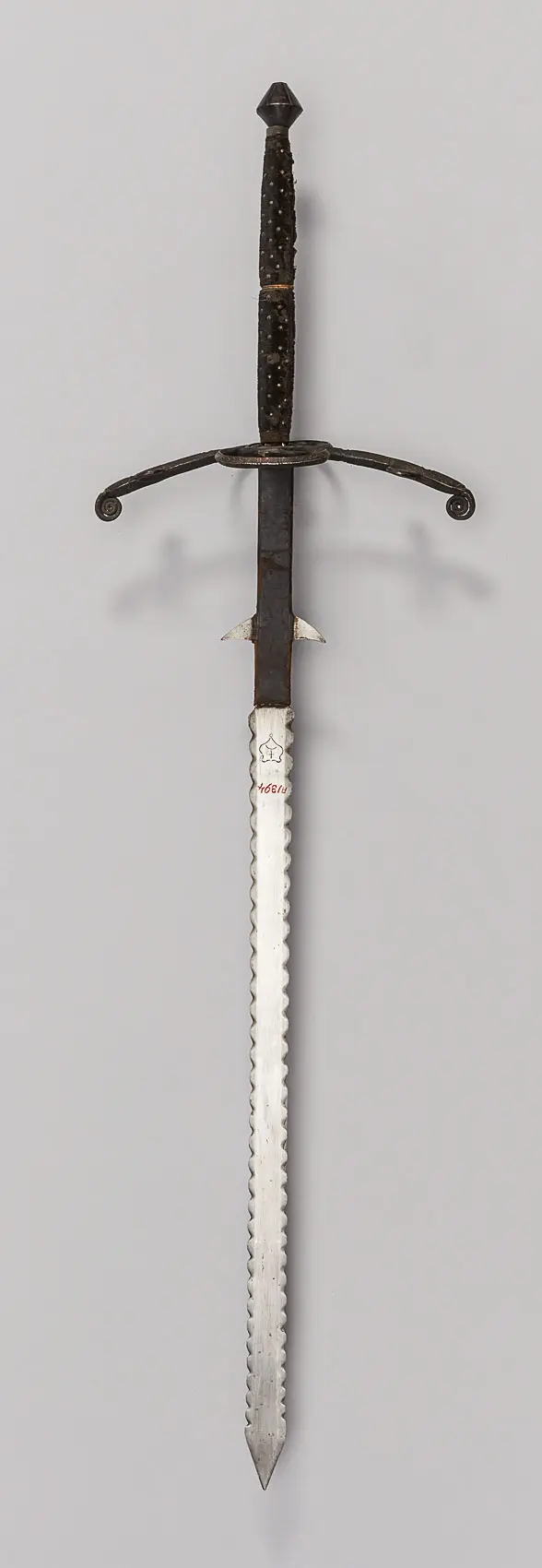 Bihänder mit geflammter Klinge (Flamberg)