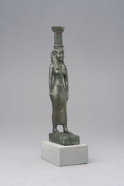 Göttin Nephthys, schreitend