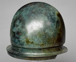 Negauer Helm mit Harigast-Inschrift