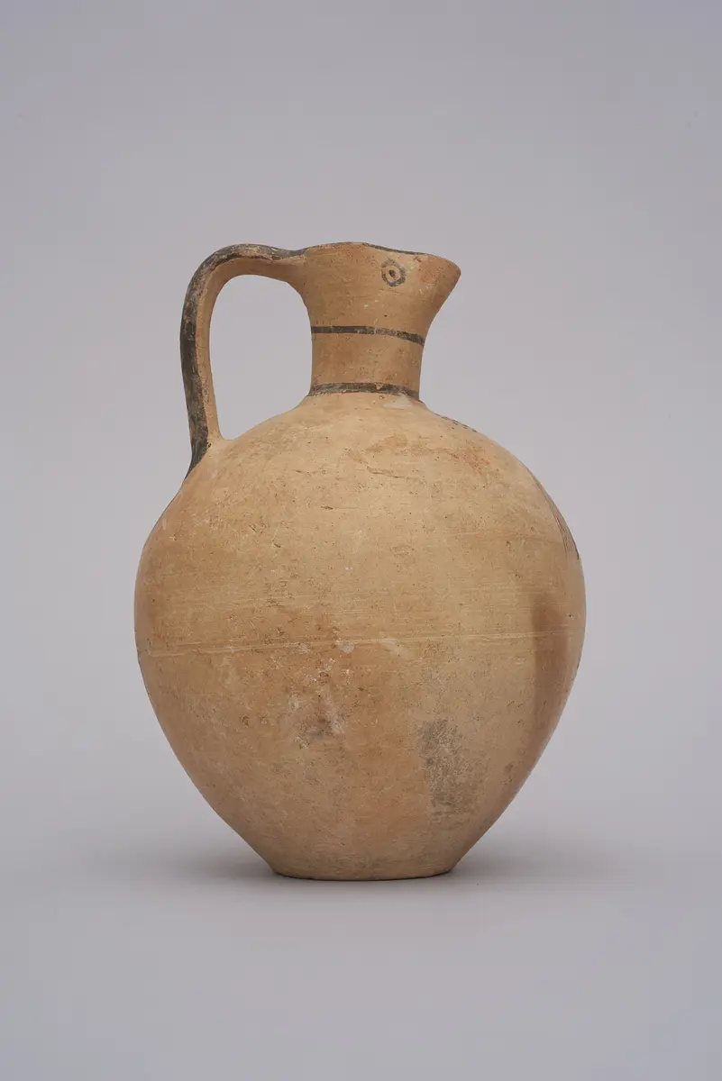 Kanne mit Kleeblattmündung der White Painted III Ware