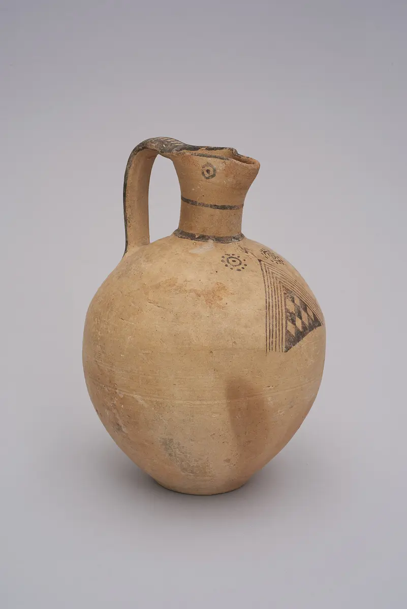 Kanne mit Kleeblattmündung der White Painted III Ware