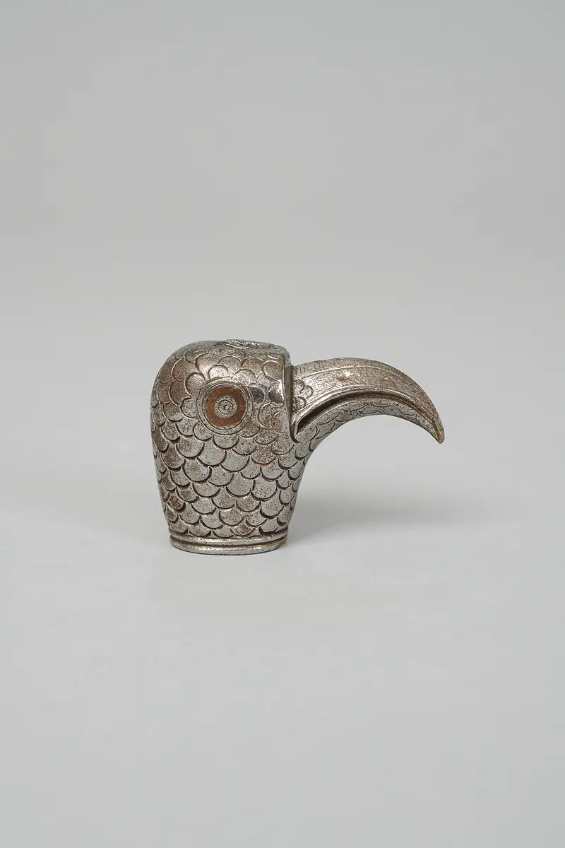 Degenknauf in Form eines Vogelkopfes