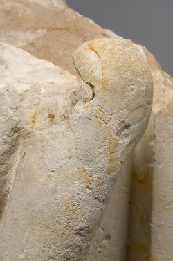 Gruppenstandbild des Pehen-ptah und seiner Mutter Imen-djefa-es