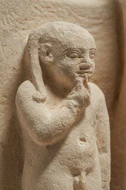 Sitzstatue der Chent und ihres Sohnes Rudju