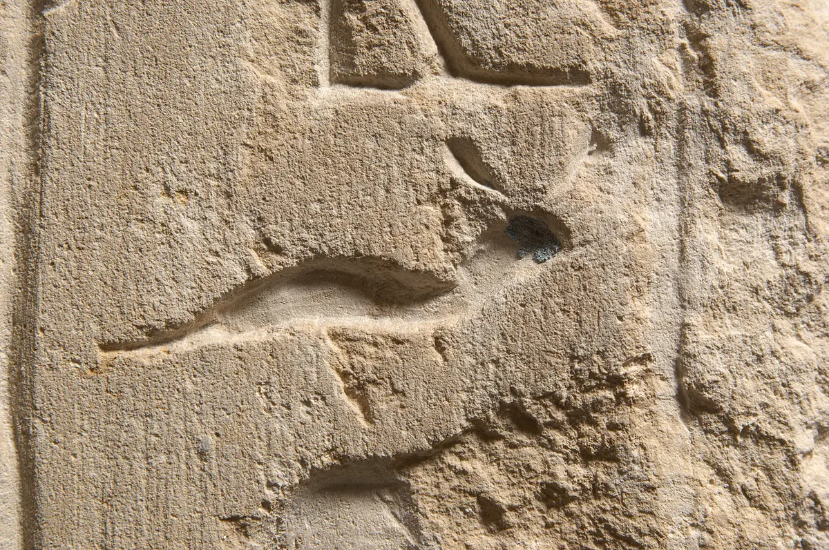 Relief mit Stiftungsformel, Wandteil