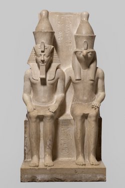 Statuengruppe des Gottes Horus und des Königs Haremhab