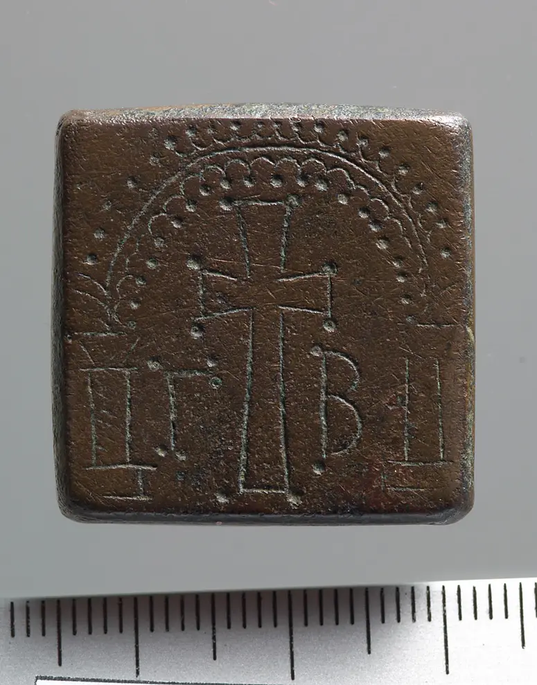 2 Unzen, Kreuz unter Rundbogen