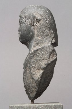Fragmentierte Büste der Statuette eines Mannes
