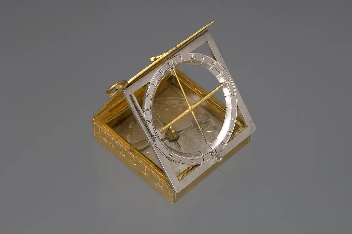 Equatorial Travel Sundial (Diptych Dial) 