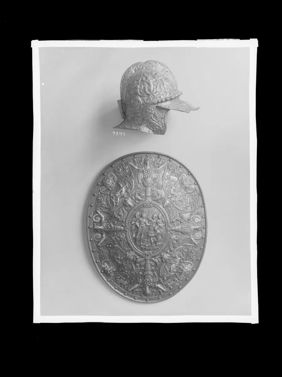 Sturmhaube; Ovalschild