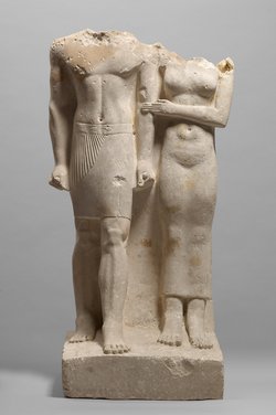 Gruppenstandbild des Pehen-ptah und seiner Mutter Imen-djefa-es
