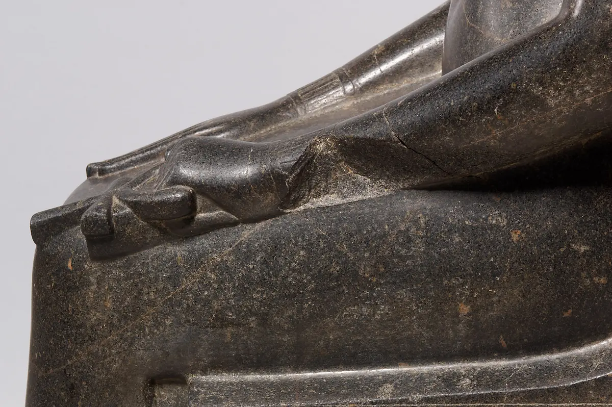 Sitzstatue der Göttin Sachmet