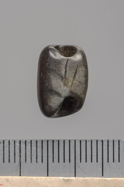 Siegelamulett, längs durchbohrt