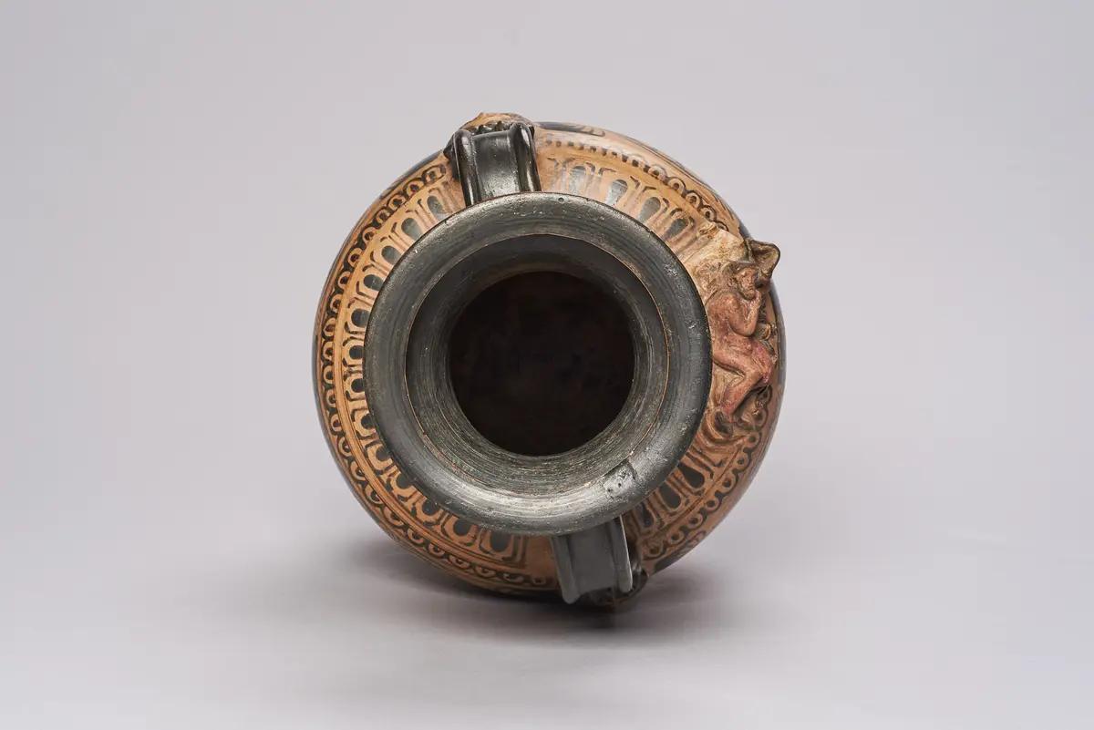 Halsamphora mit Deckel: Satyrn und Mänaden // Mädchen mit Tympanon