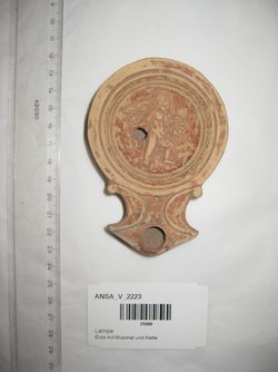 Eros mit Muschel und Kette