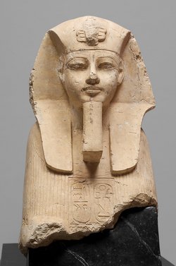 Vorderteil eines Sphinx Amenophis' III.