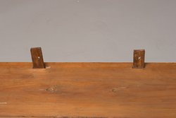 Unterteil des Kastensarges des An-em-her mit Mumie und Teilkartonage