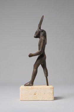 Gott Month, stierköpfig, schreitend