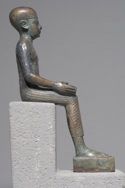 Imhotep, sitzend