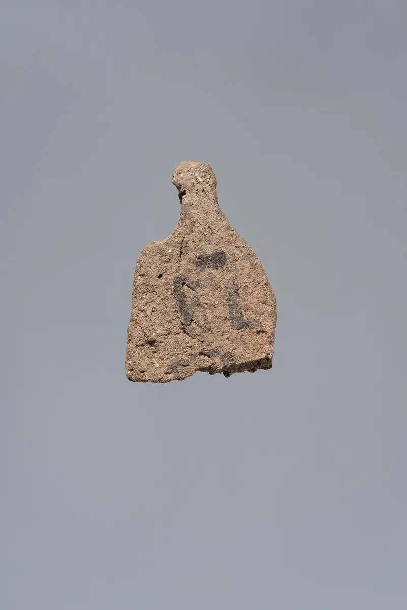 Fragmentierte Ächtungsfigur mit Aufschrift