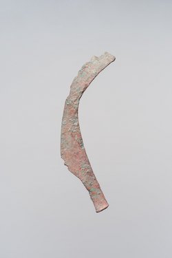 Messer oder Schwert mit gekrümmter Klinge