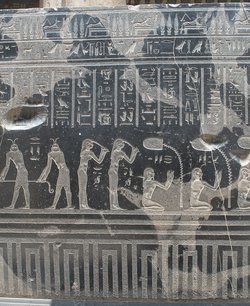 Sarkophag des Priesters Nes-schu-tefnut