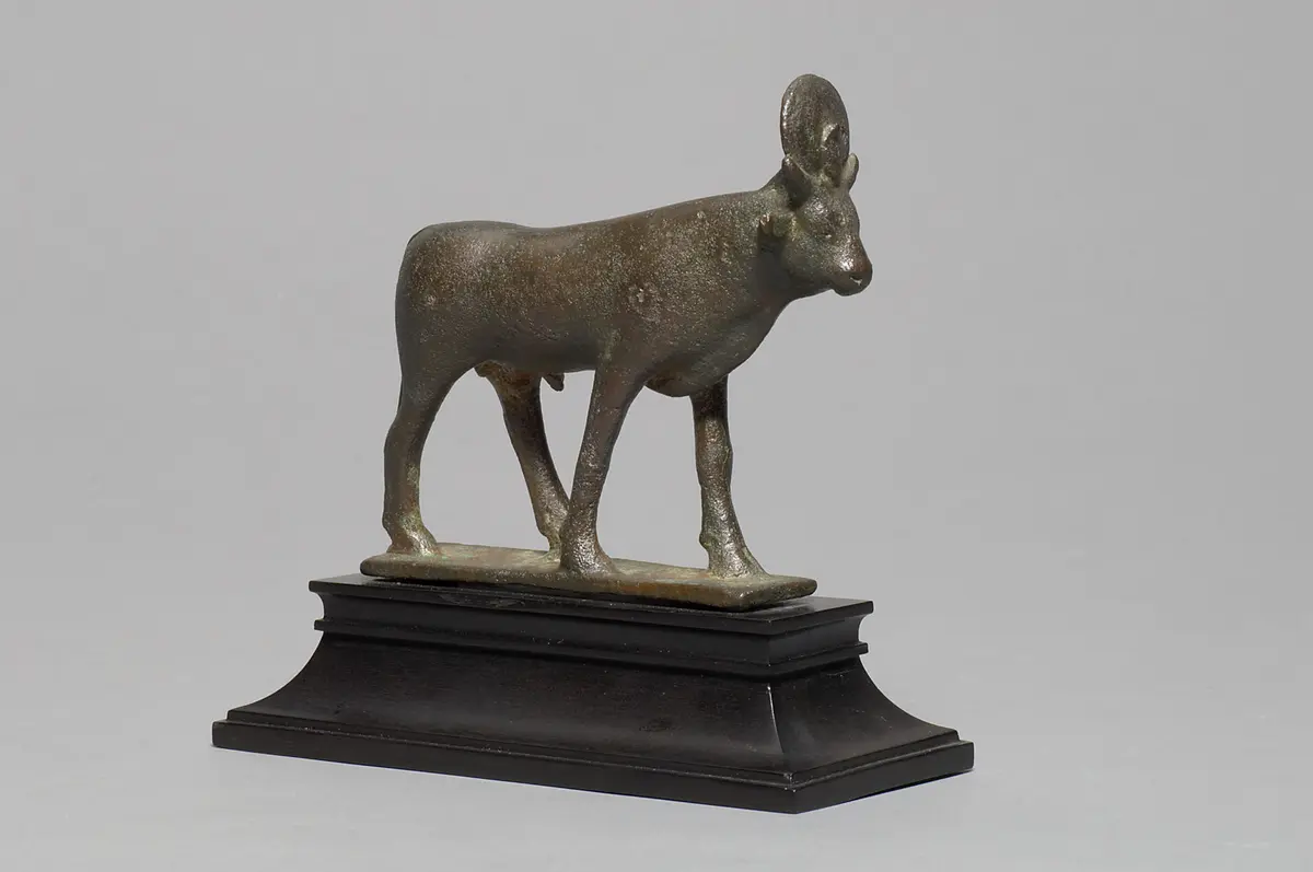Schreitender Apis-Stier