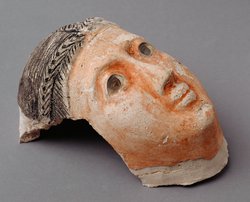 Kopf vom Stucksarg einer Frau
