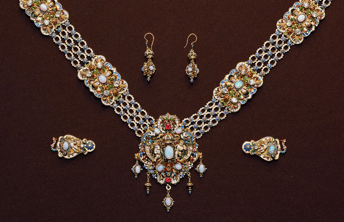 Der ungarische Opalschmuck