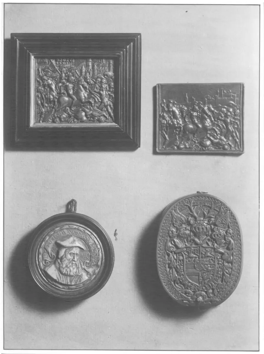 Buchsbaumrelief, Bronzeplakette, Medaillon und Kompass