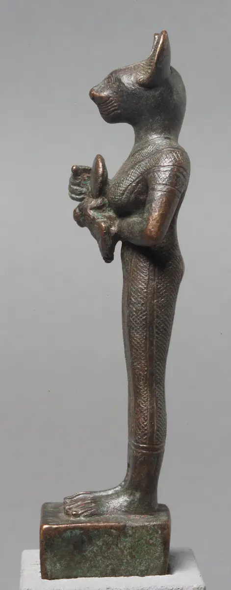 Göttin Bastet, stehend