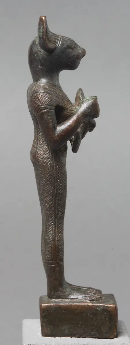 Göttin Bastet, stehend