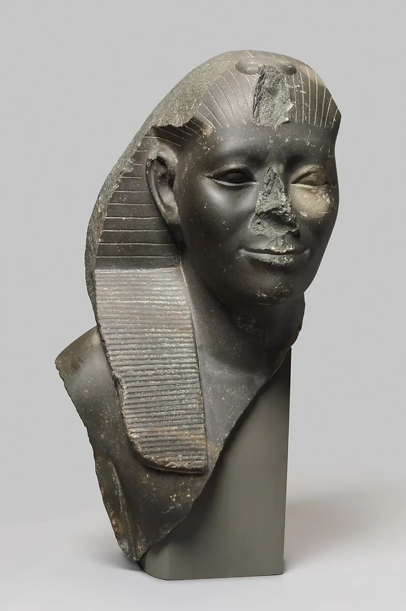 Büste einer Statue von König Amenemhet V. Sechemkare