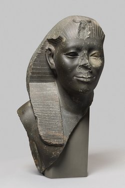 Büste einer Statue von König Amenemhet V. Sechemkare